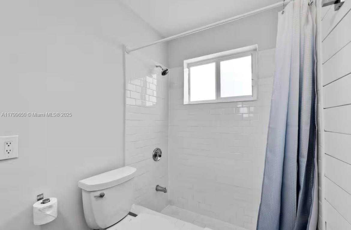 Small Image of 19441 NORTH EAST 19TH AVE #19441, Miami Number 20