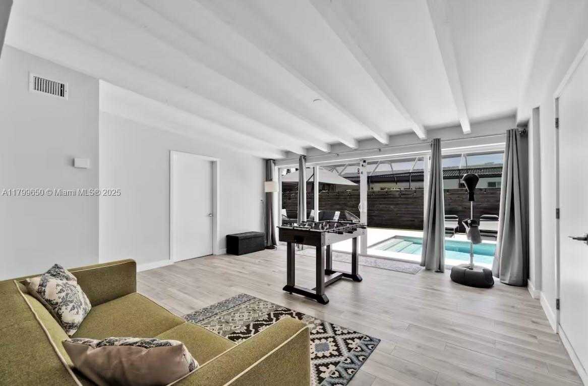 Small Image of 19441 NORTH EAST 19TH AVE #19441, Miami Number 27