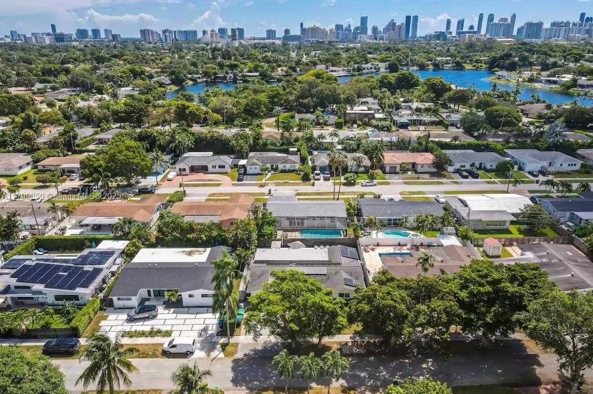 Small Image of 19441 NORTH EAST 19TH AVE #19441, Miami Number 33