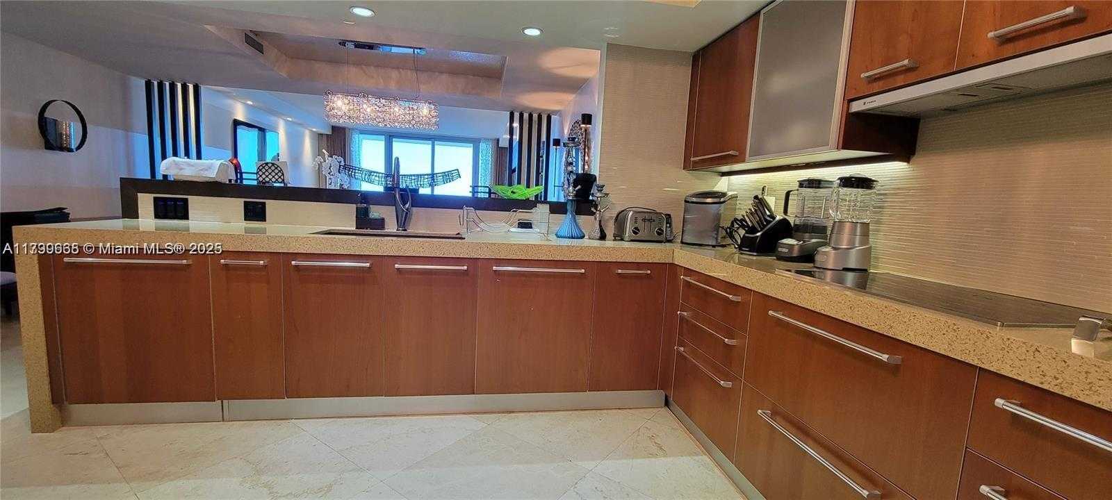 Small Image of 1331 BRICKELL BAY DR #2005, Miami Number 12