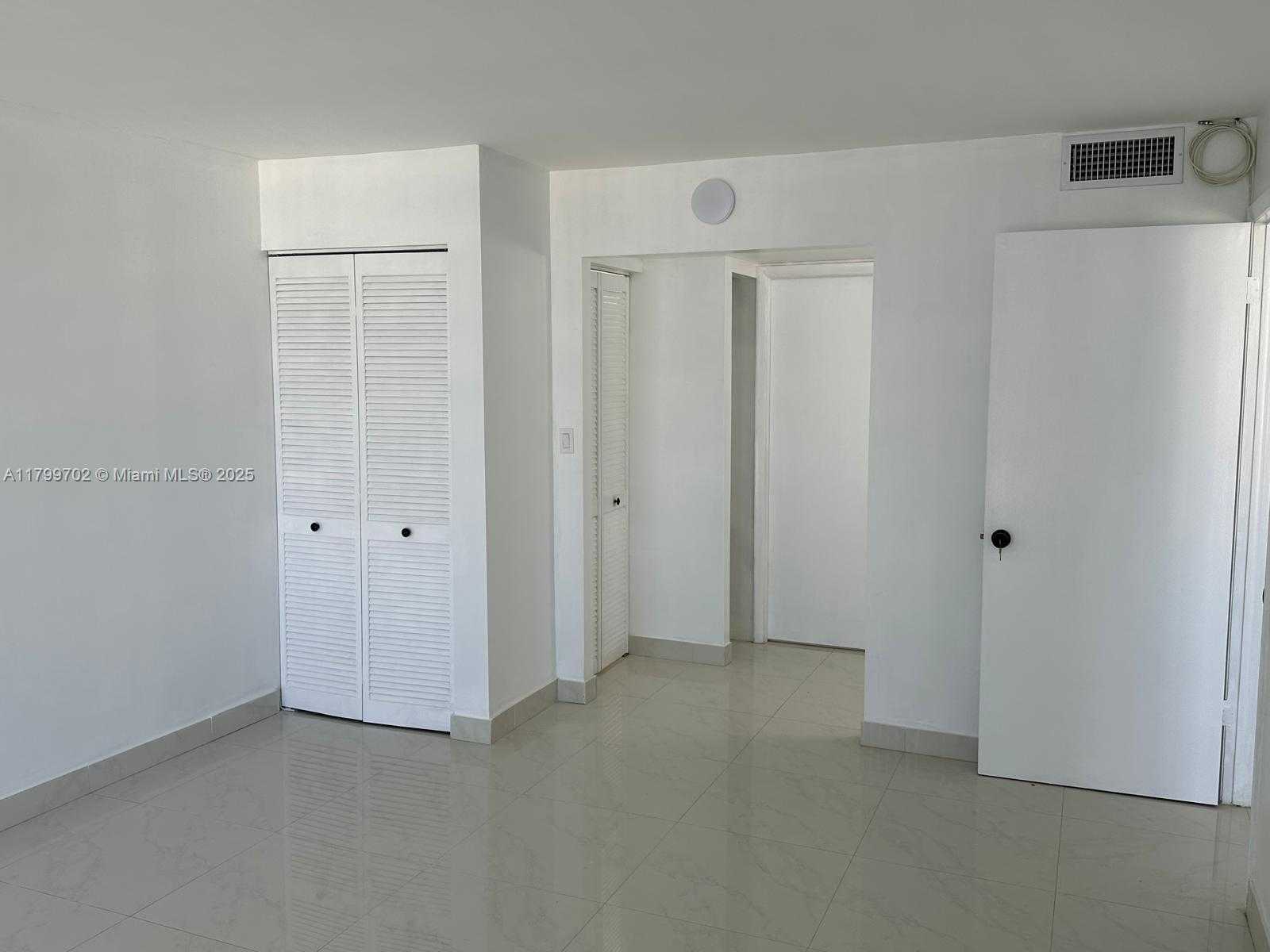 Small Image of 1450 BRICKELL BAY DR #1402, Miami Number 2