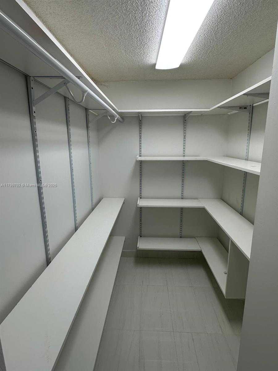 Small Image of 1450 BRICKELL BAY DR #1402, Miami Number 6