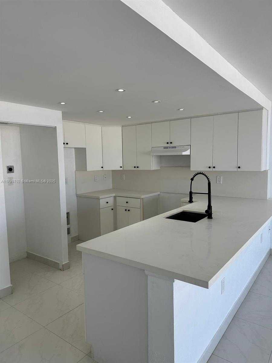Small Image of 1450 BRICKELL BAY DR #1402, Miami Number 8
