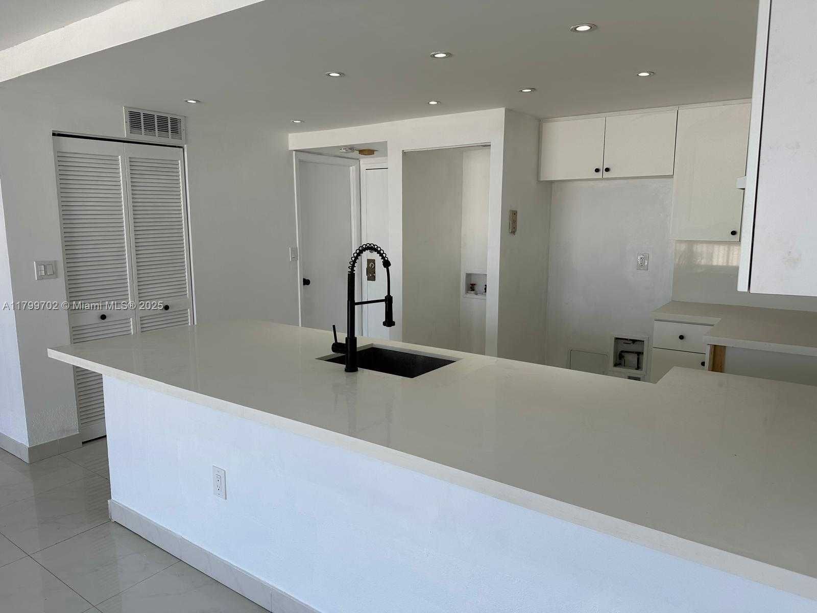 Small Image of 1450 BRICKELL BAY DR #1402, Miami Number 9