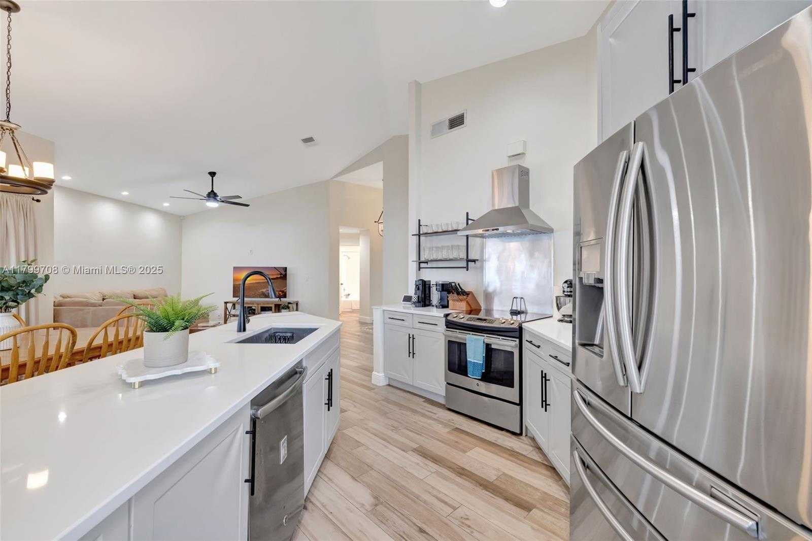 Small Image of 396 BEDFORD AVE, Weston Number 13