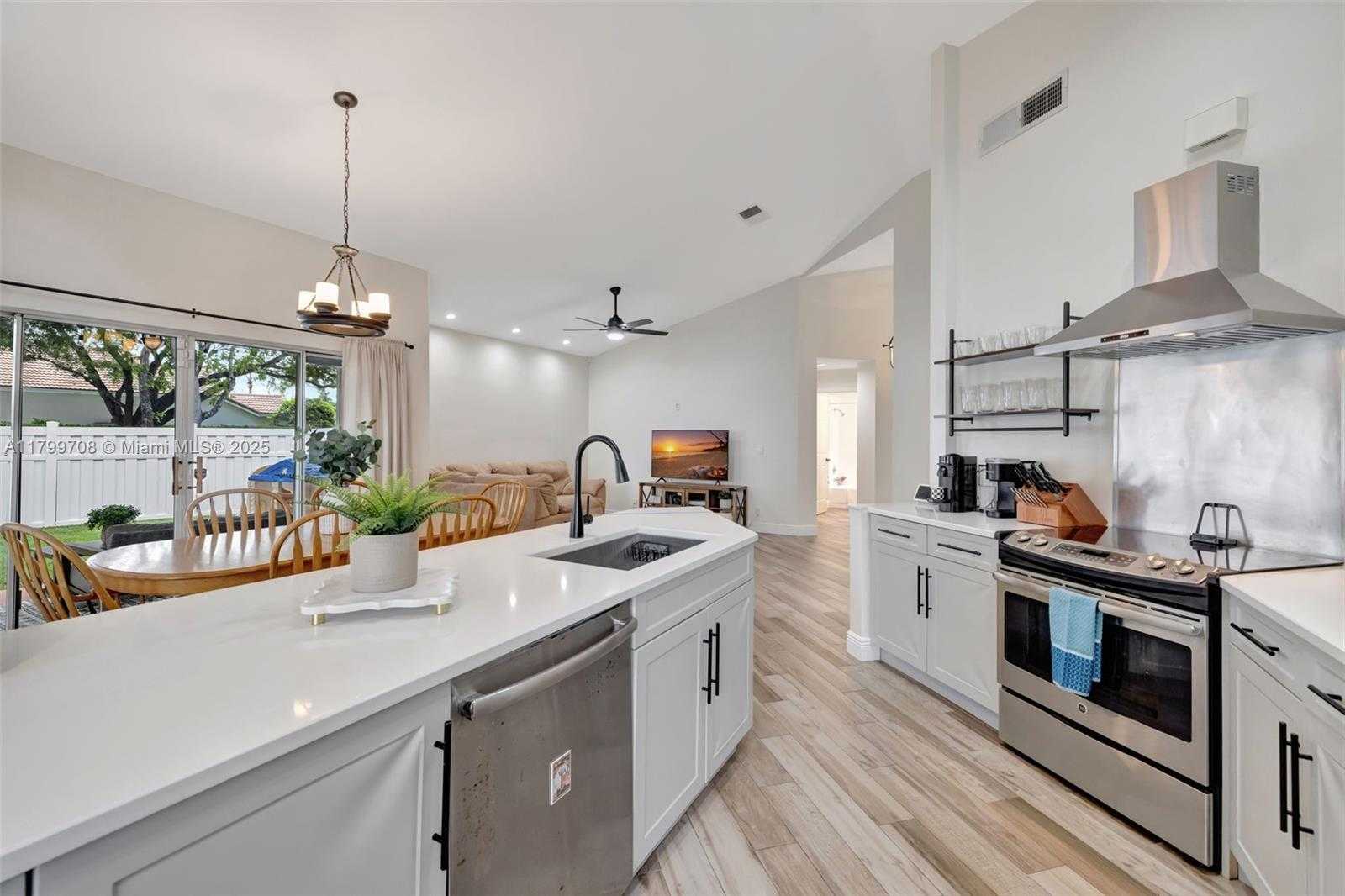 Small Image of 396 BEDFORD AVE, Weston Number 15