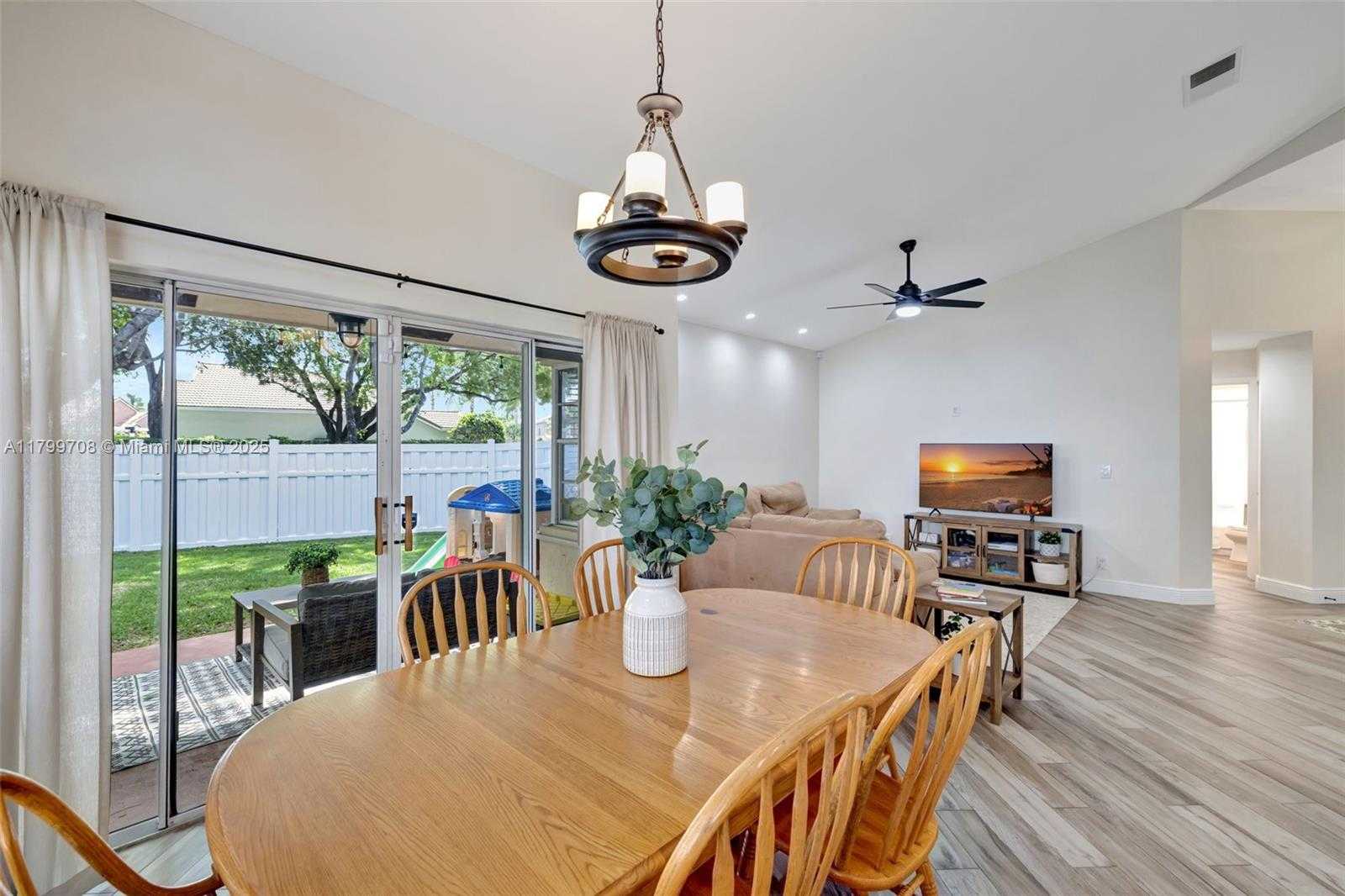 Small Image of 396 BEDFORD AVE, Weston Number 22