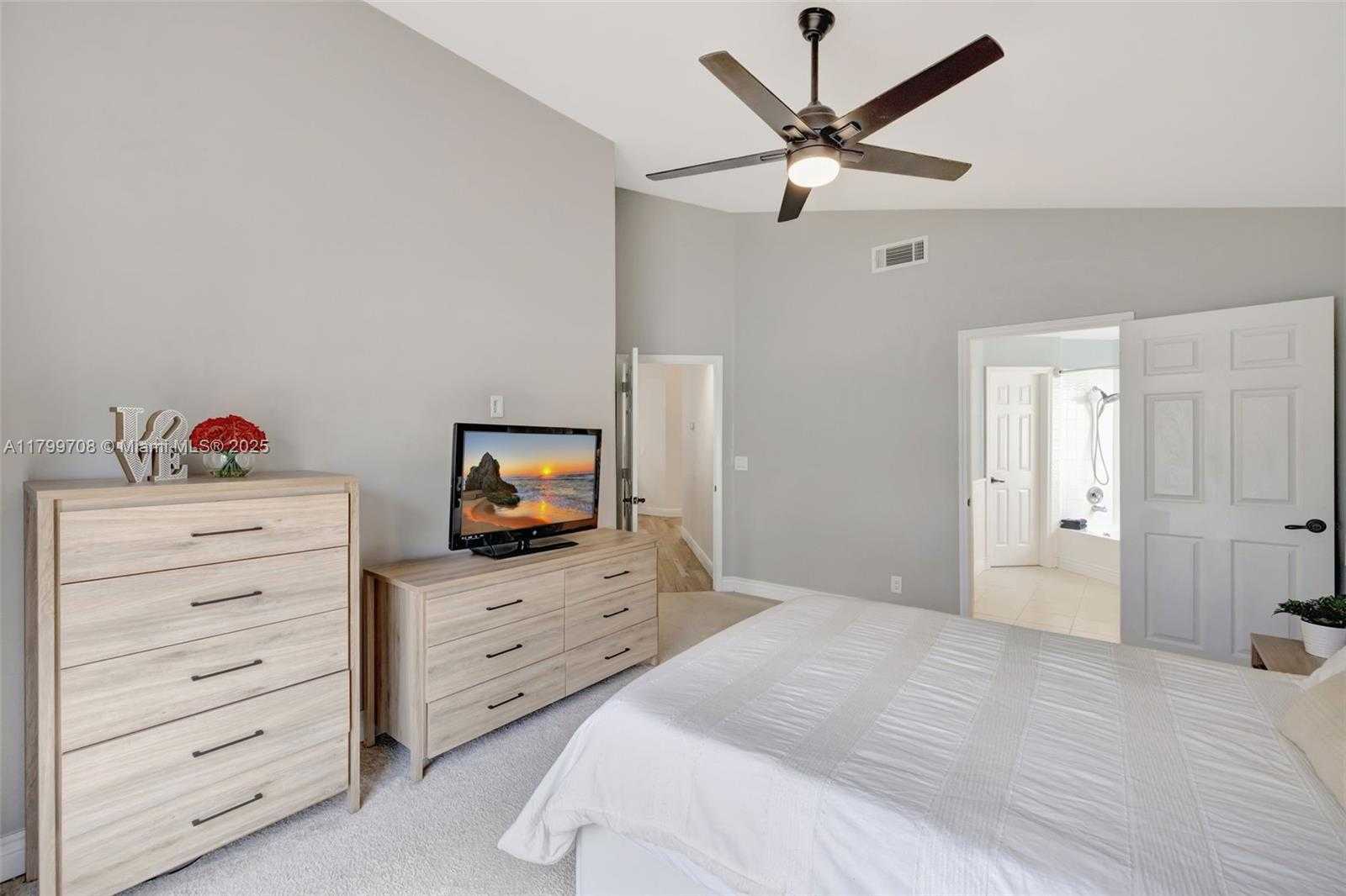 Small Image of 396 BEDFORD AVE, Weston Number 27