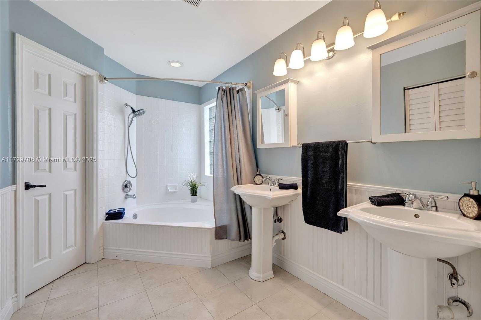 Small Image of 396 BEDFORD AVE, Weston Number 29