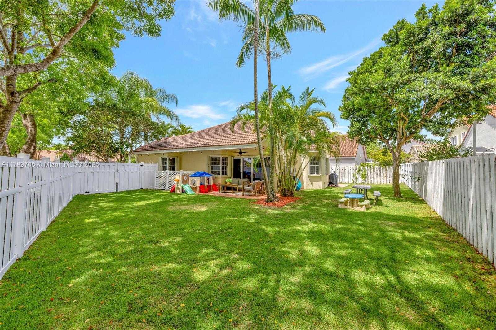 Small Image of 396 BEDFORD AVE, Weston Number 43