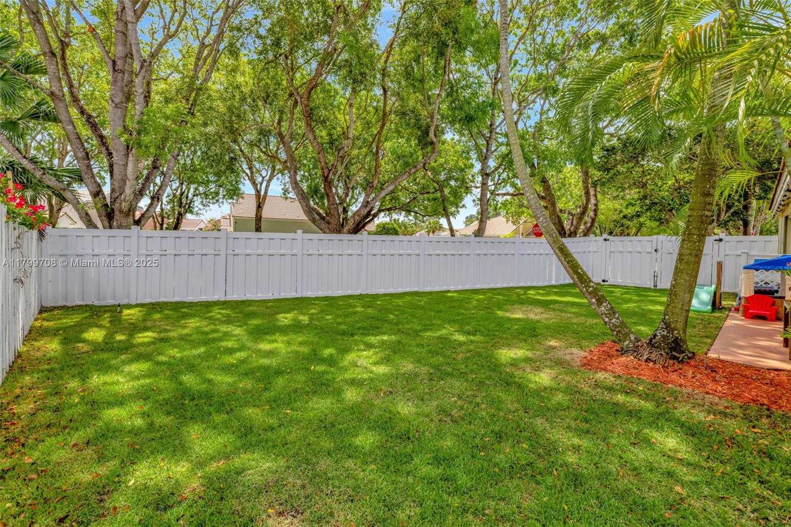Small Image of 396 BEDFORD AVE, Weston Number 44