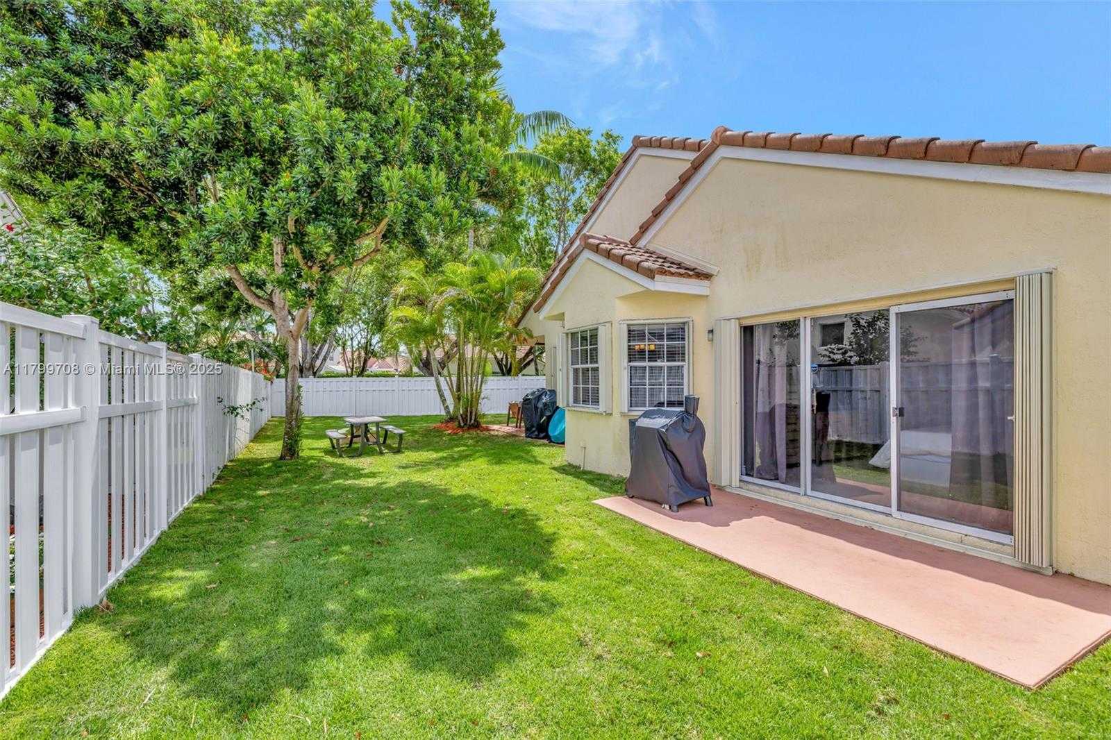 Small Image of 396 BEDFORD AVE, Weston Number 45