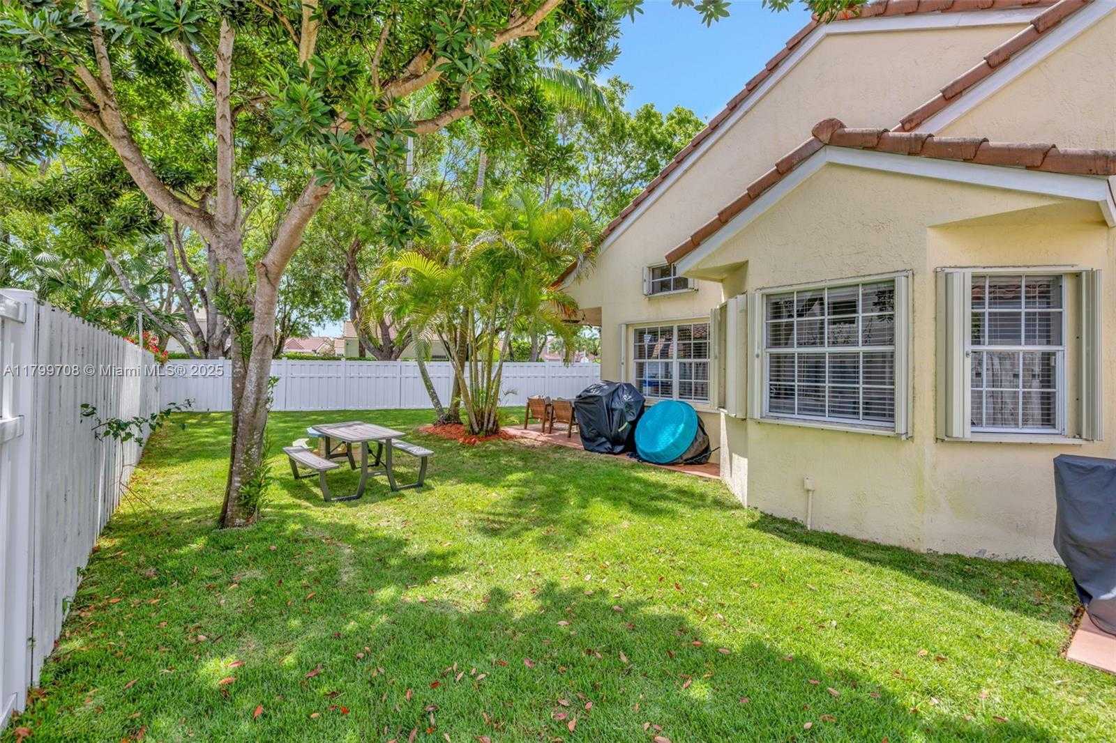 Small Image of 396 BEDFORD AVE, Weston Number 47