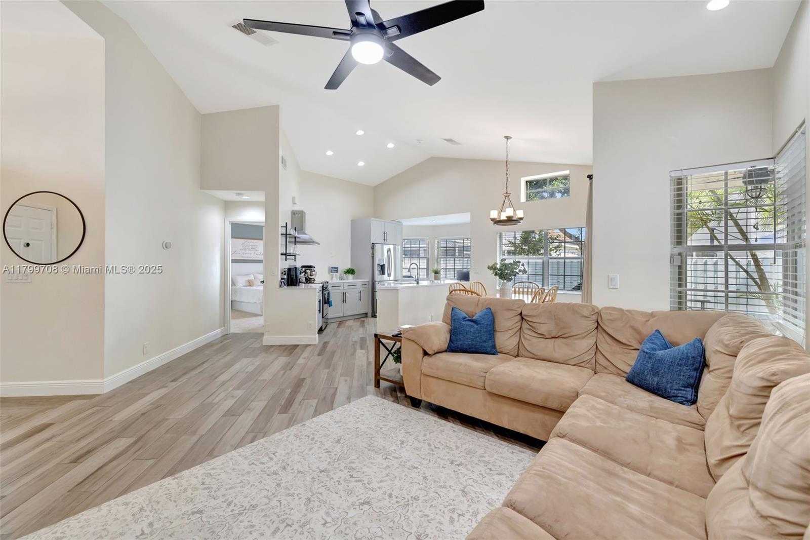 Small Image of 396 BEDFORD AVE, Weston Number 7
