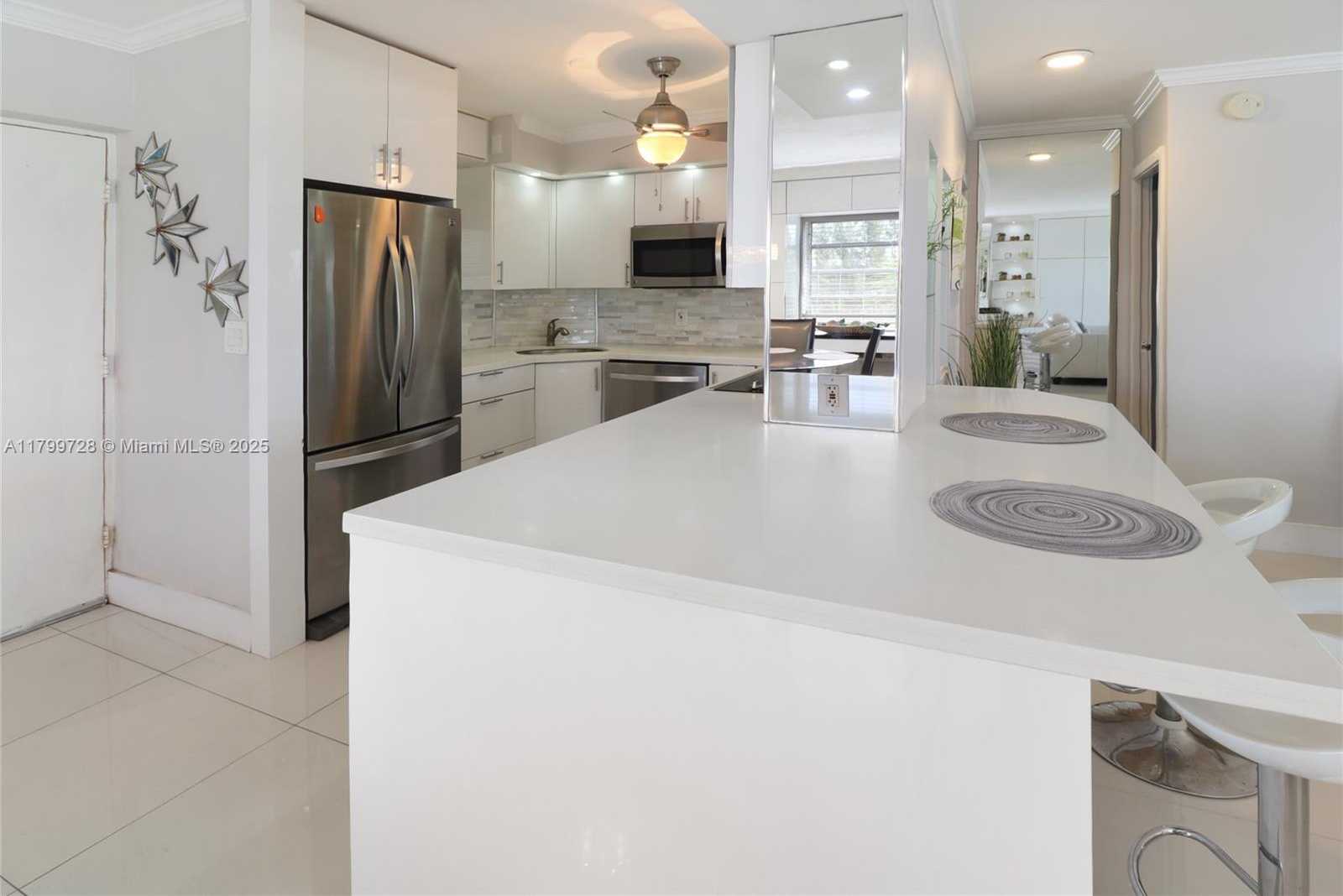 Small Image of 220 KINGS POINT DR #415, Sunny Isles Beach Number 12