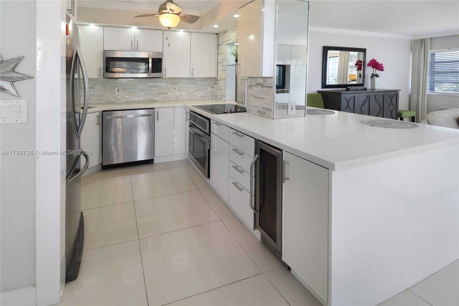 Small Image of 220 KINGS POINT DR #415, Sunny Isles Beach Number 13