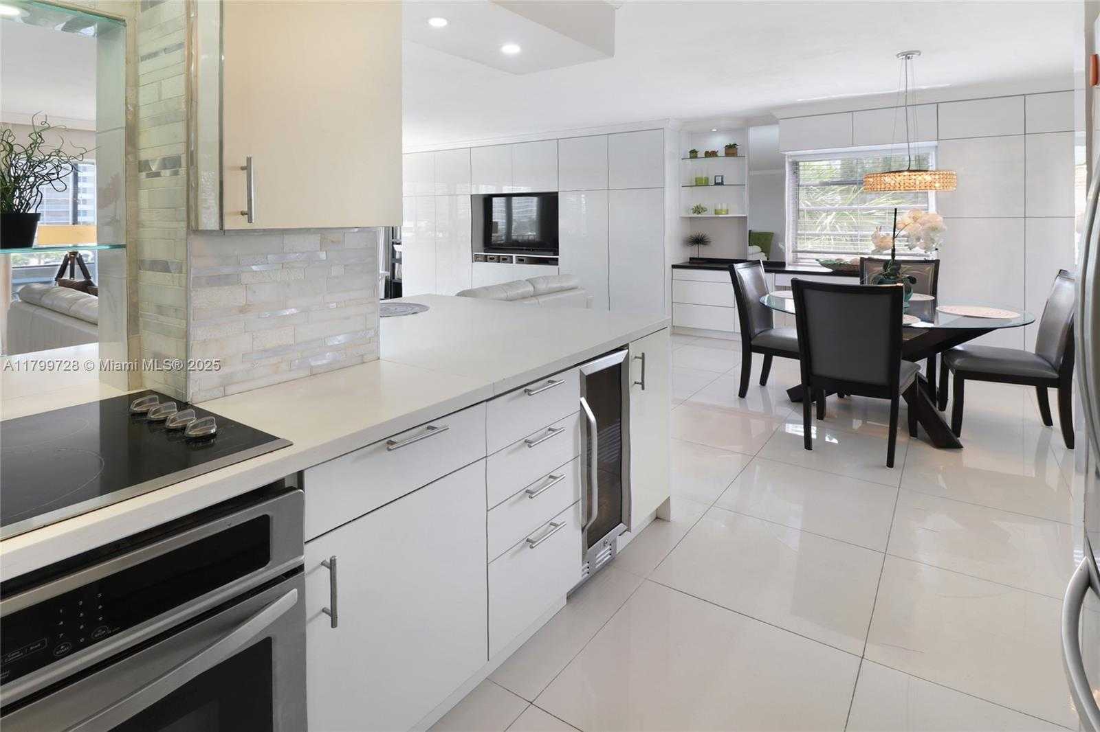 Small Image of 220 KINGS POINT DR #415, Sunny Isles Beach Number 14