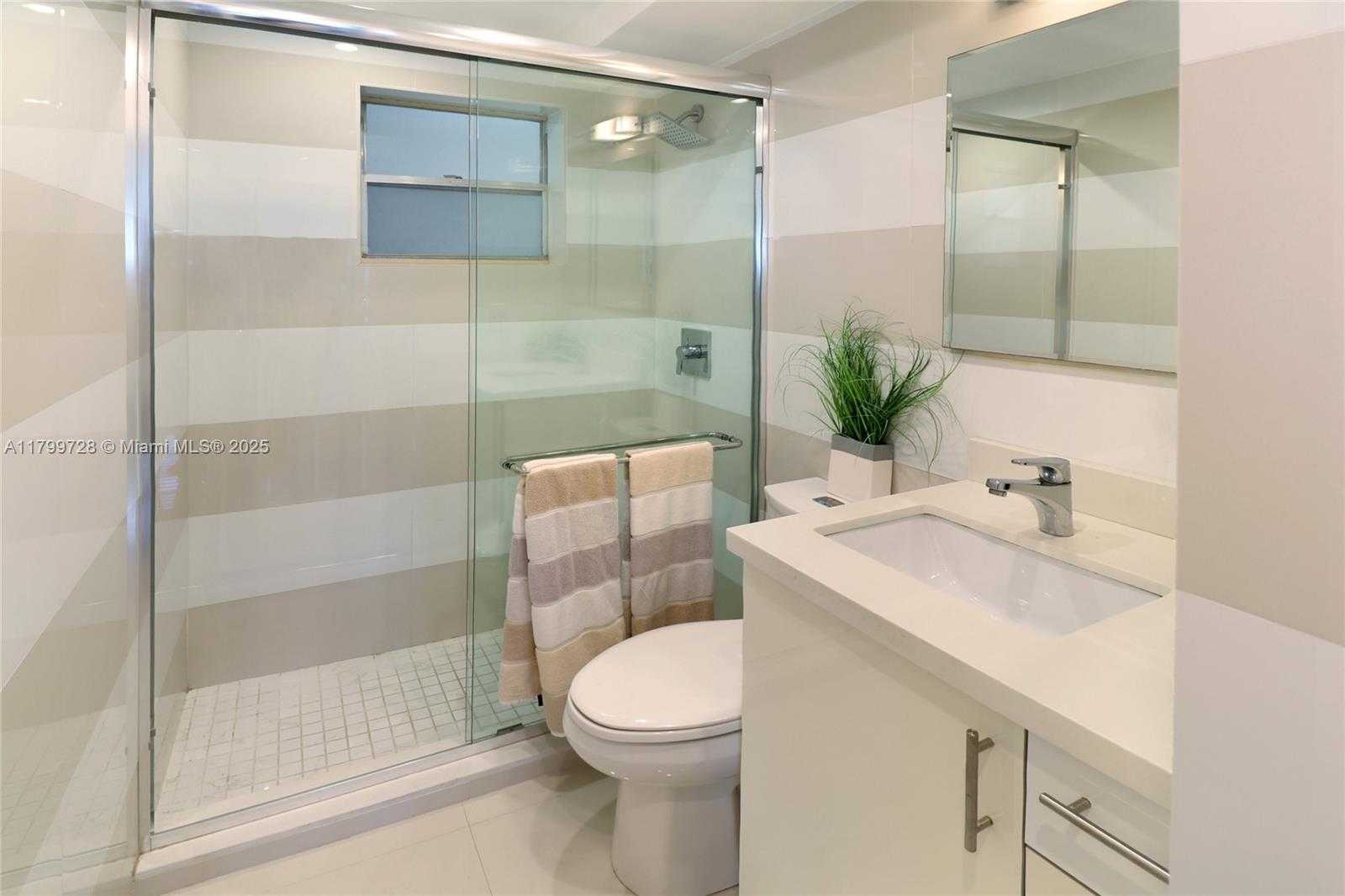 Small Image of 220 KINGS POINT DR #415, Sunny Isles Beach Number 15