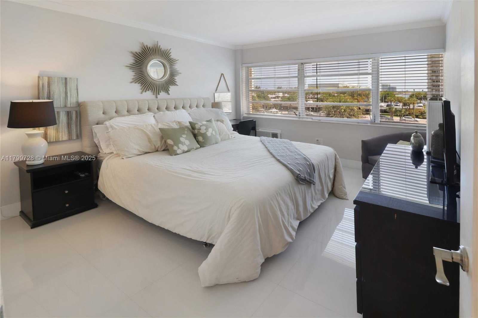 Small Image of 220 KINGS POINT DR #415, Sunny Isles Beach Number 16