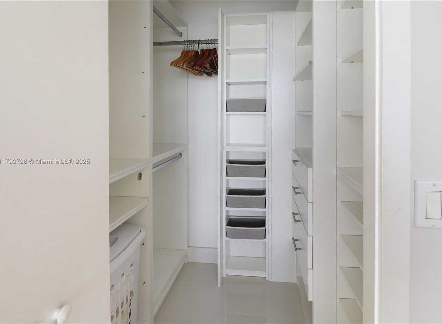 Small Image of 220 KINGS POINT DR #415, Sunny Isles Beach Number 20