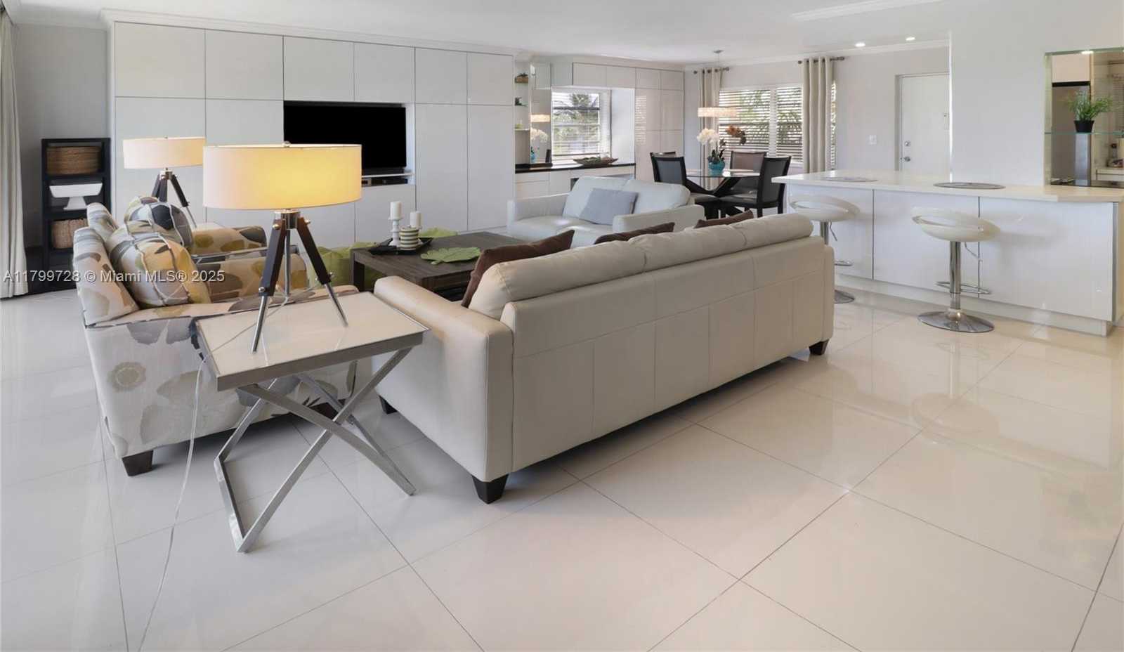 Small Image of 220 KINGS POINT DR #415, Sunny Isles Beach Number 3