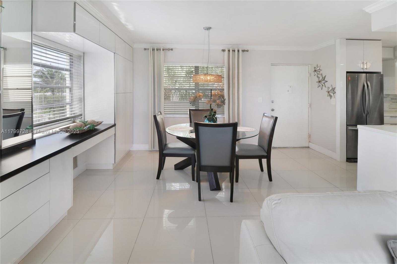 Small Image of 220 KINGS POINT DR #415, Sunny Isles Beach Number 8