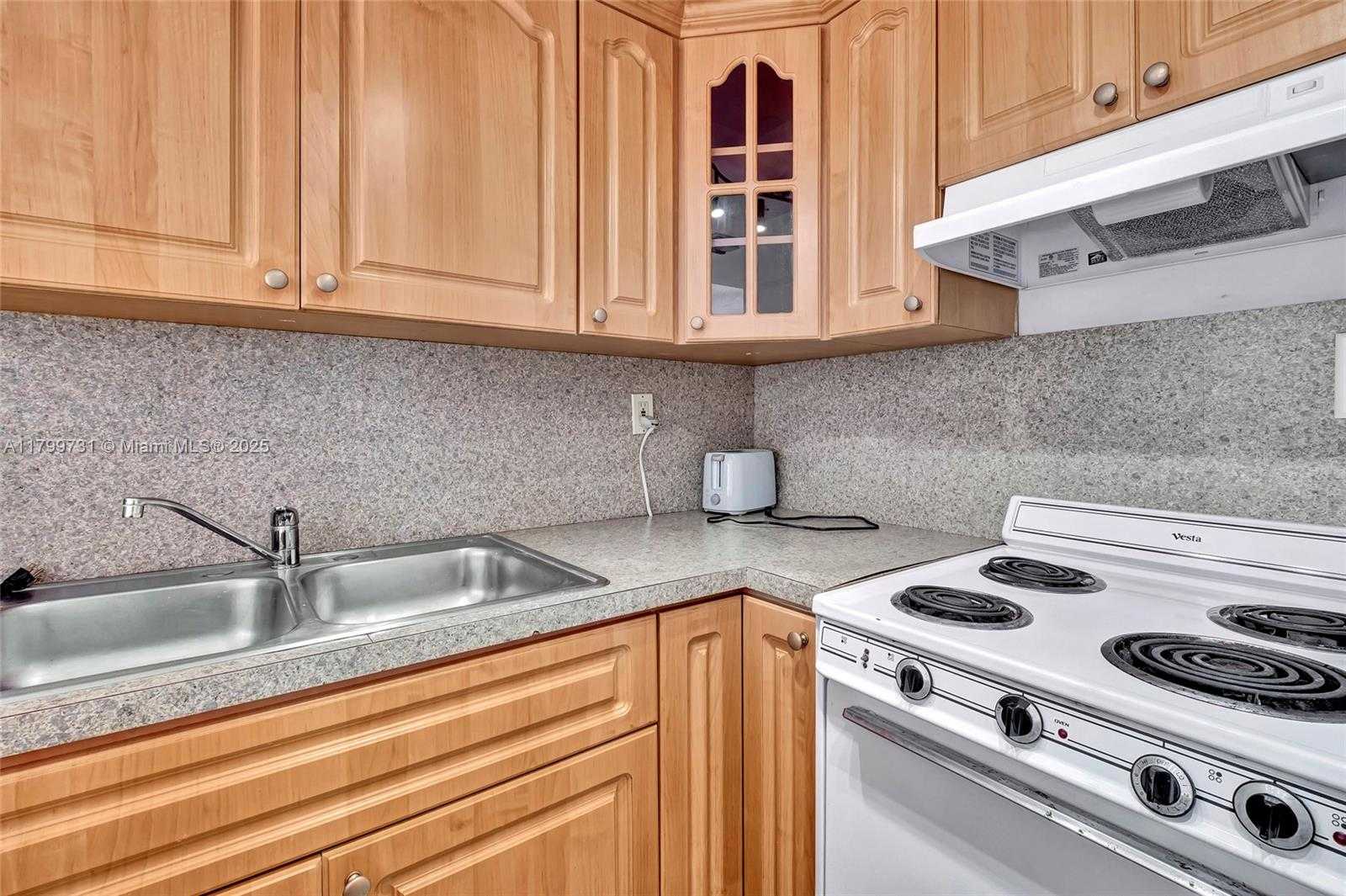 Small Image of 4021 INDIAN CREEK DR #2C, Miami Beach Number 10