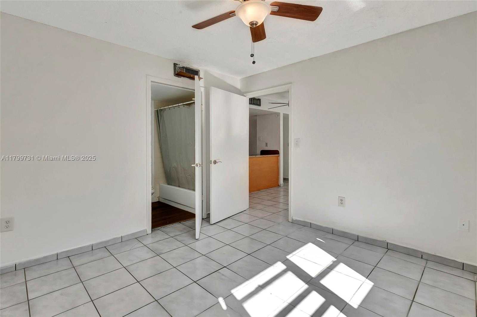 Small Image of 4021 INDIAN CREEK DR #2C, Miami Beach Number 16