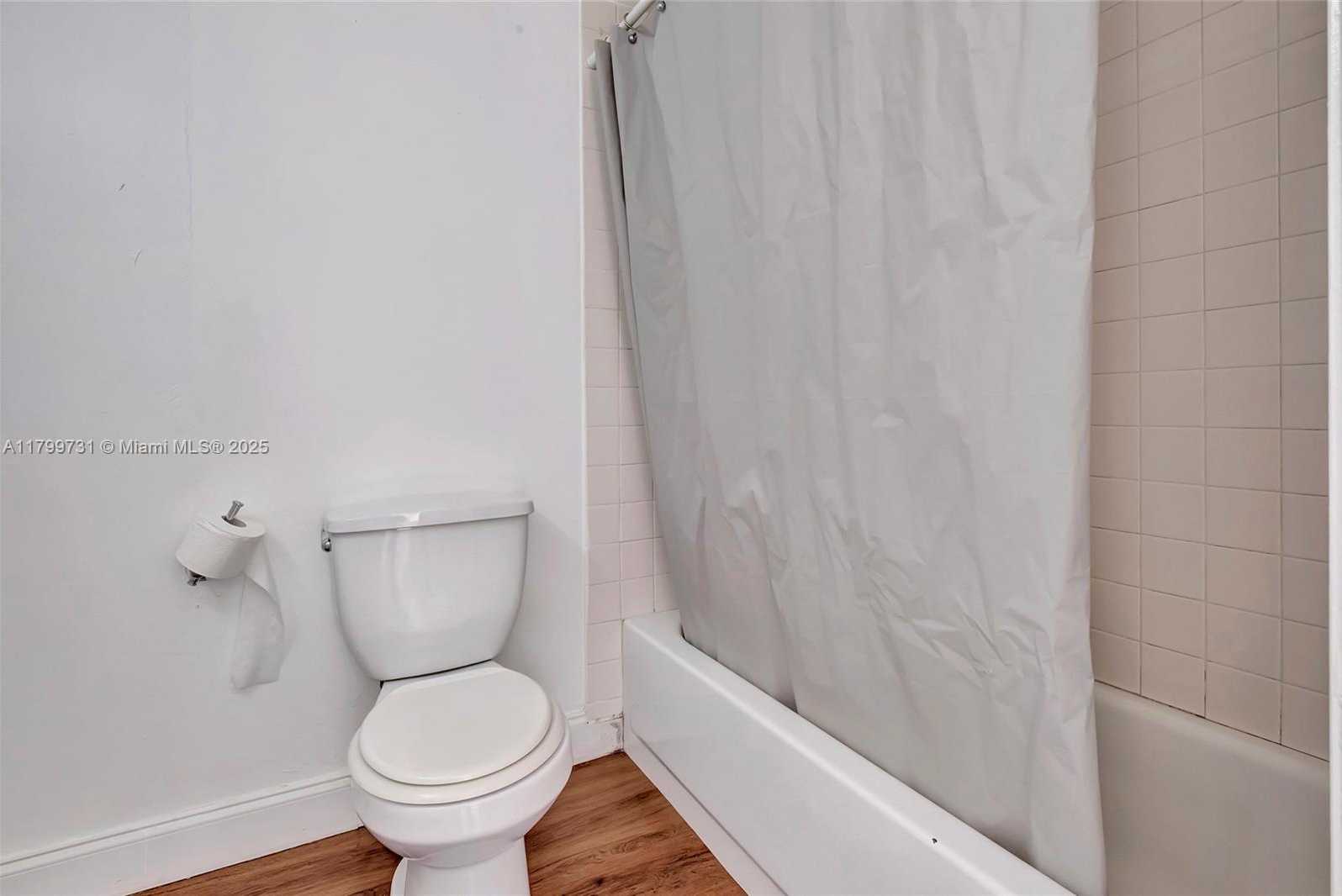 Small Image of 4021 INDIAN CREEK DR #2C, Miami Beach Number 18