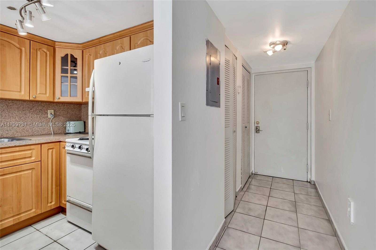 Small Image of 4021 INDIAN CREEK DR #2C, Miami Beach Number 7