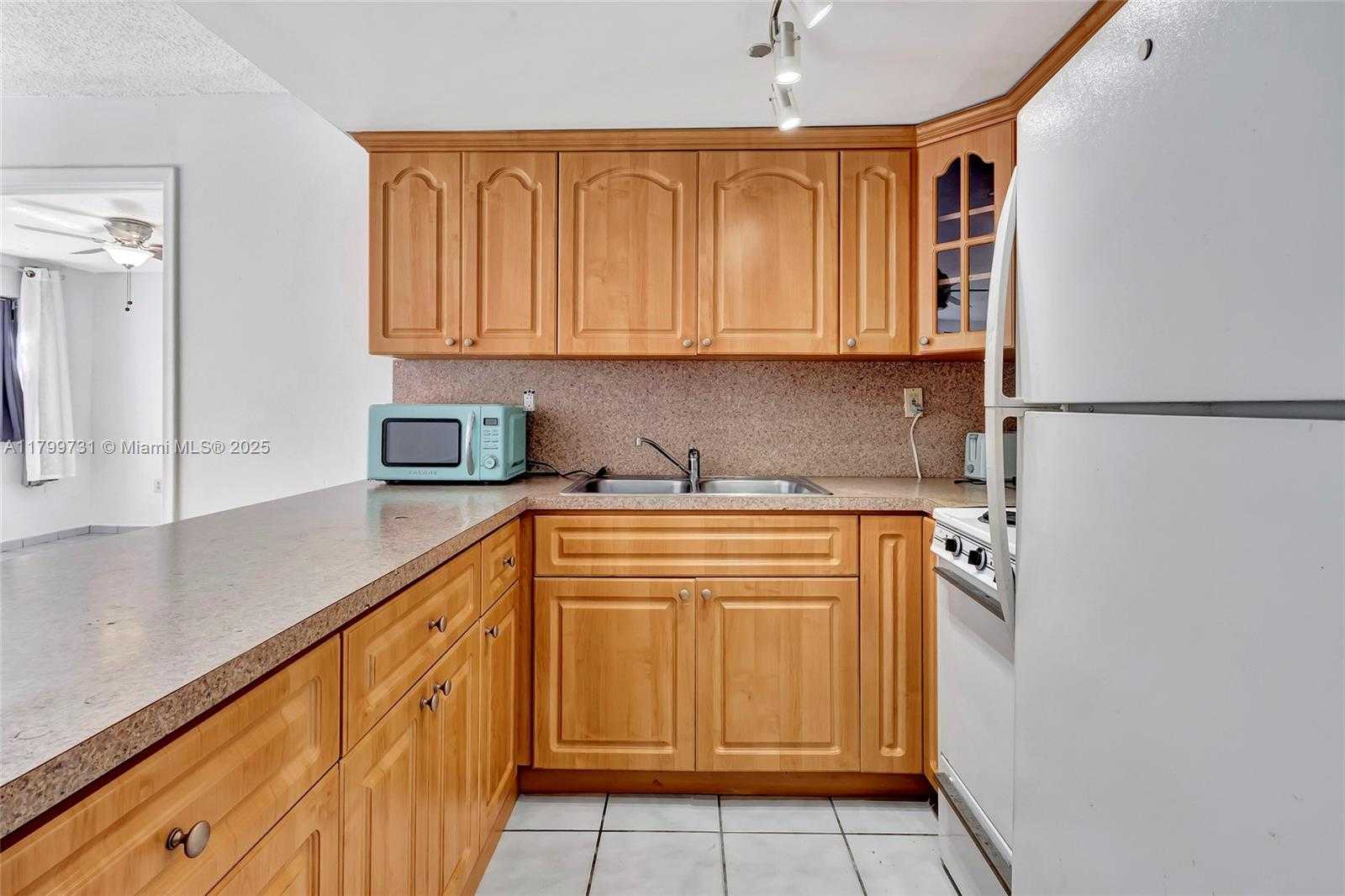 Small Image of 4021 INDIAN CREEK DR #2C, Miami Beach Number 8