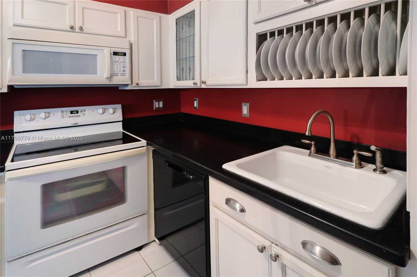 Small Image of 220 KINGS POINT DR #310, Sunny Isles Beach Number 10