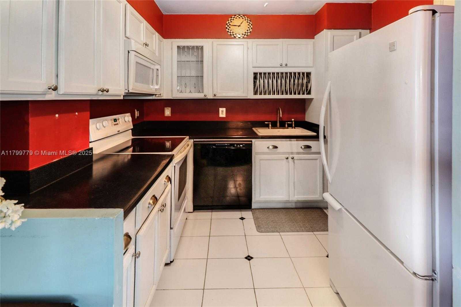 Small Image of 220 KINGS POINT DR #310, Sunny Isles Beach Number 11