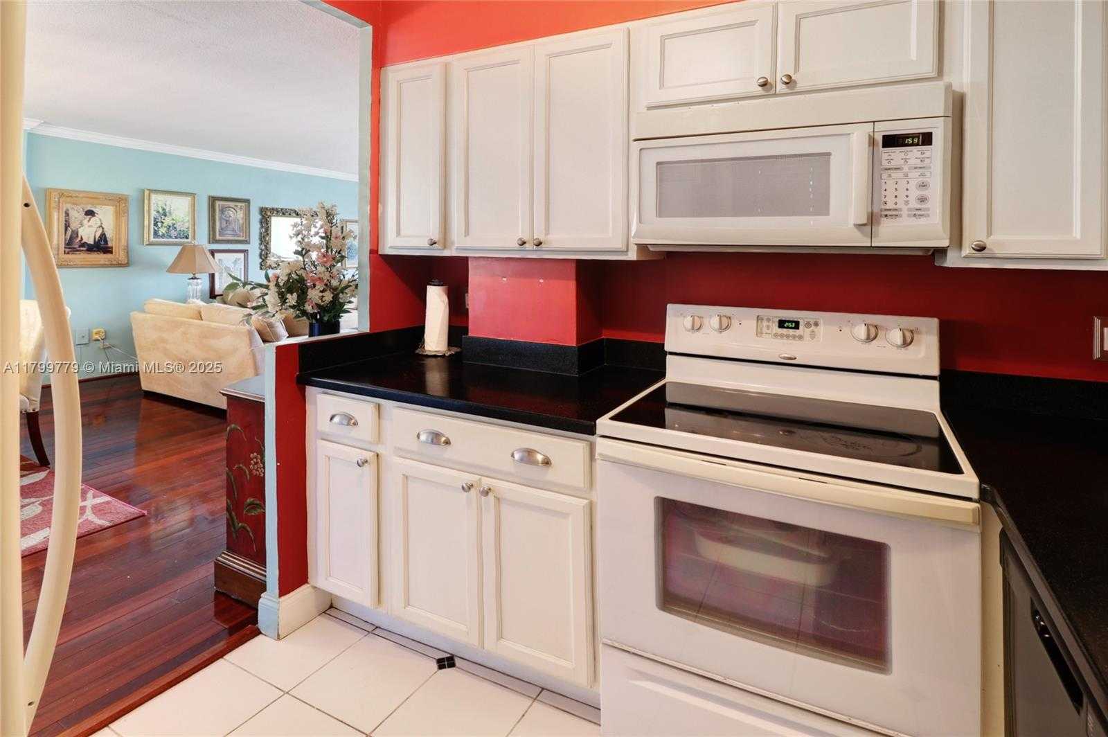 Small Image of 220 KINGS POINT DR #310, Sunny Isles Beach Number 12