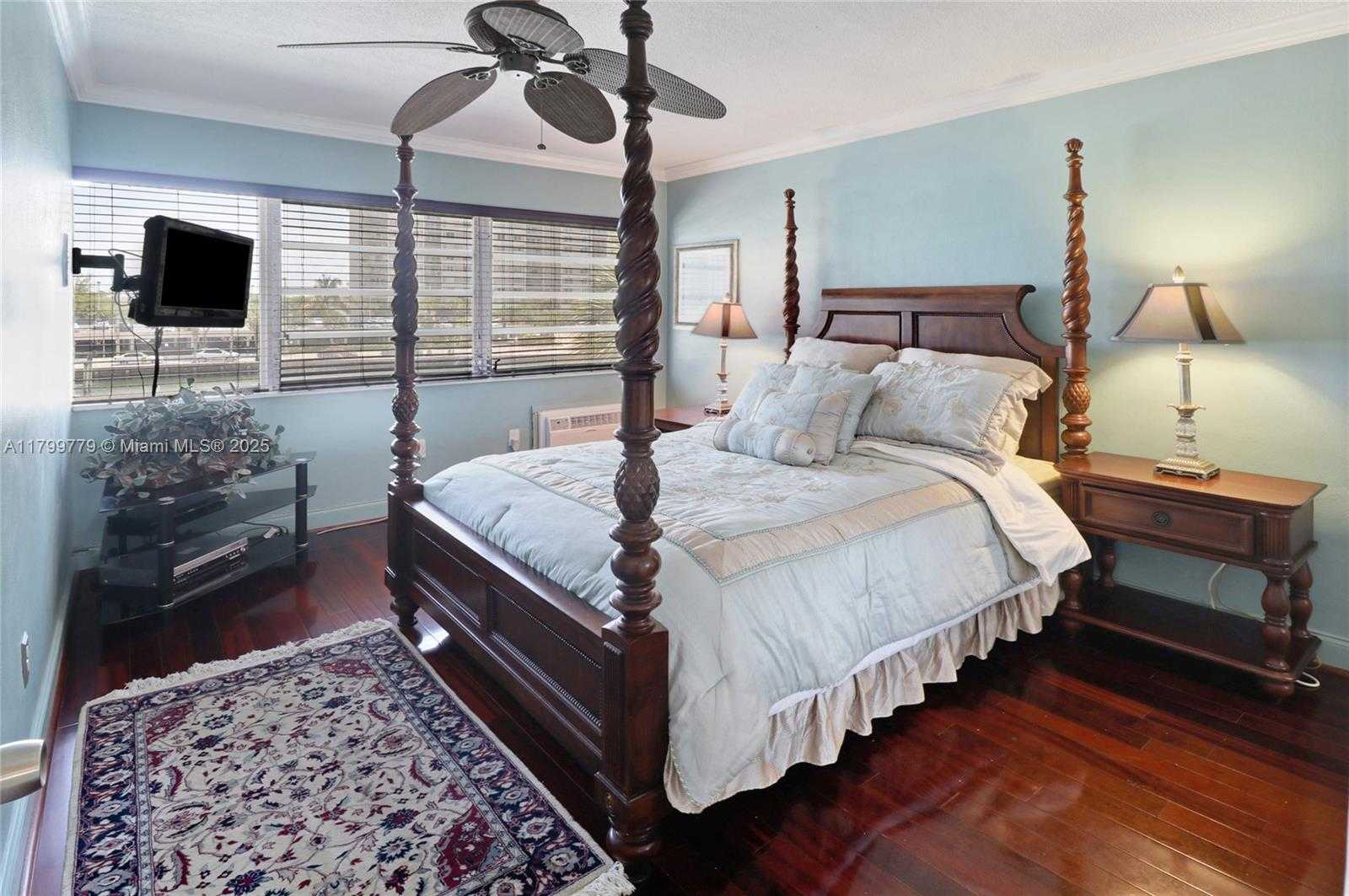 Small Image of 220 KINGS POINT DR #310, Sunny Isles Beach Number 13