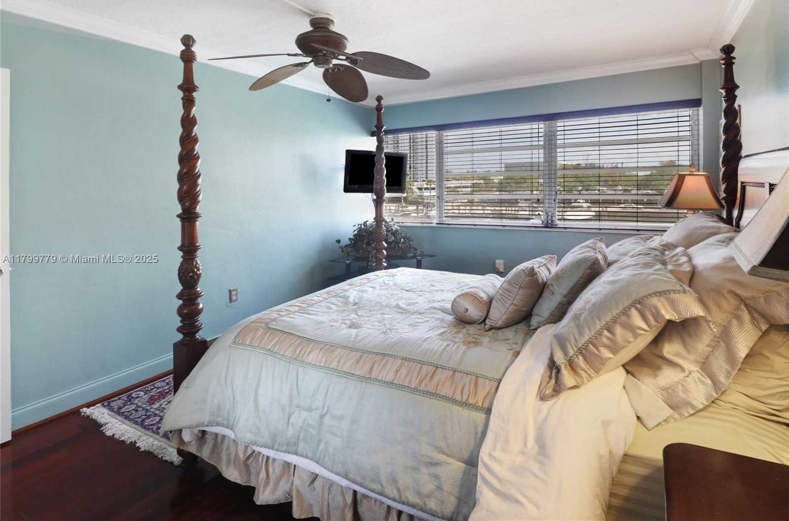 Small Image of 220 KINGS POINT DR #310, Sunny Isles Beach Number 14