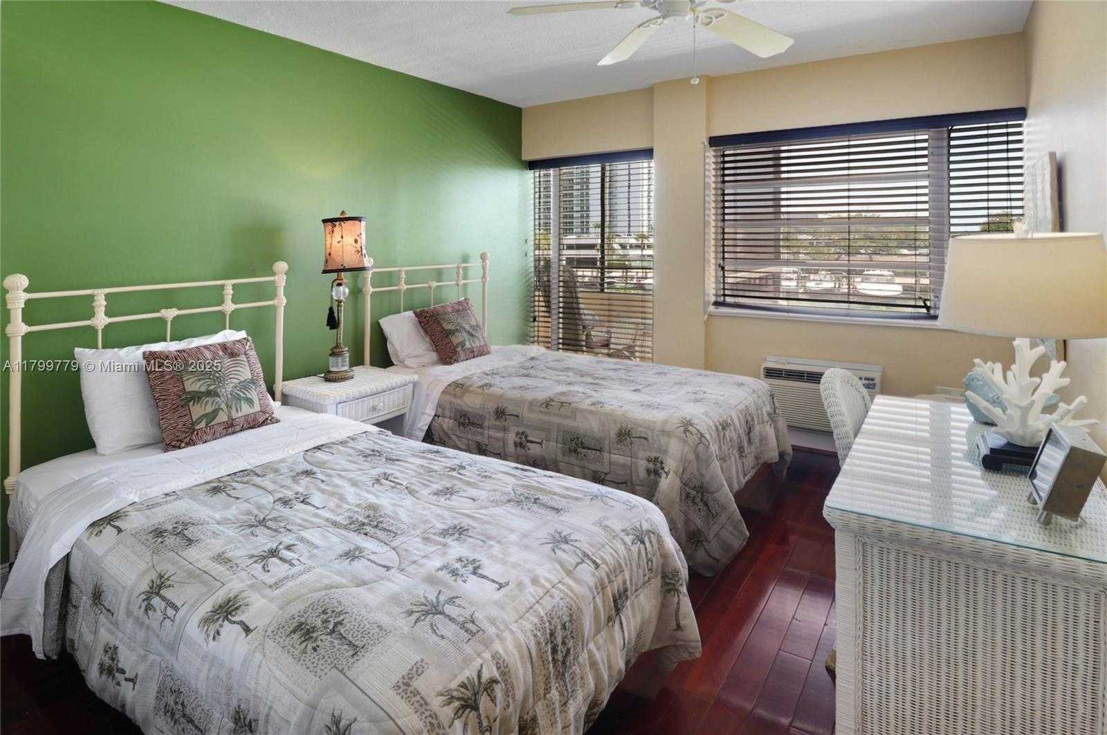 Small Image of 220 KINGS POINT DR #310, Sunny Isles Beach Number 18