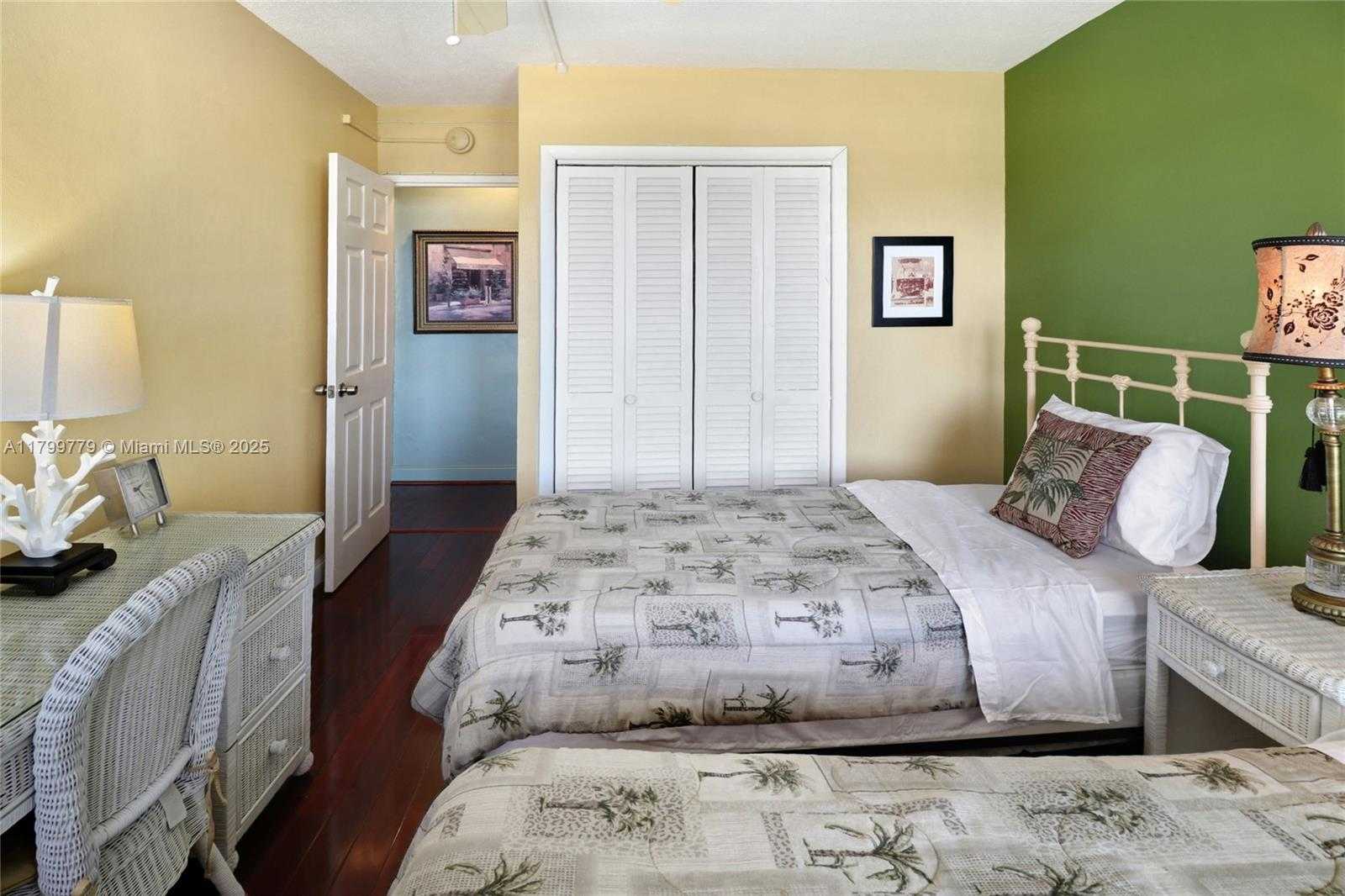 Small Image of 220 KINGS POINT DR #310, Sunny Isles Beach Number 19
