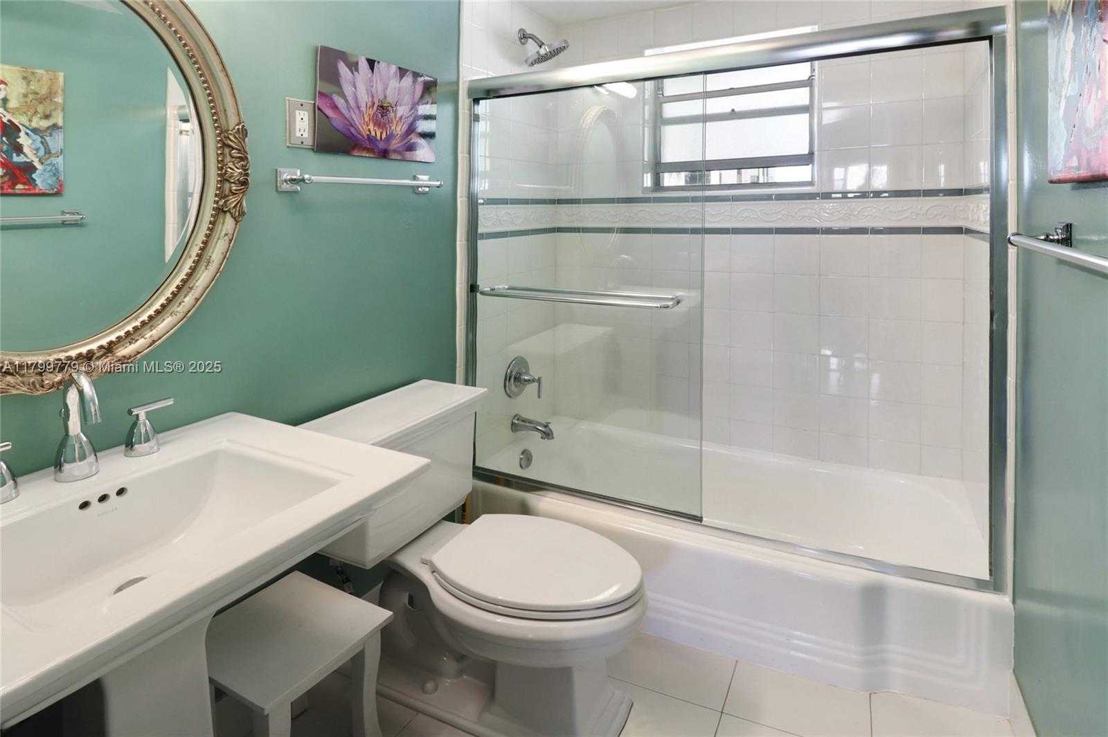 Small Image of 220 KINGS POINT DR #310, Sunny Isles Beach Number 20