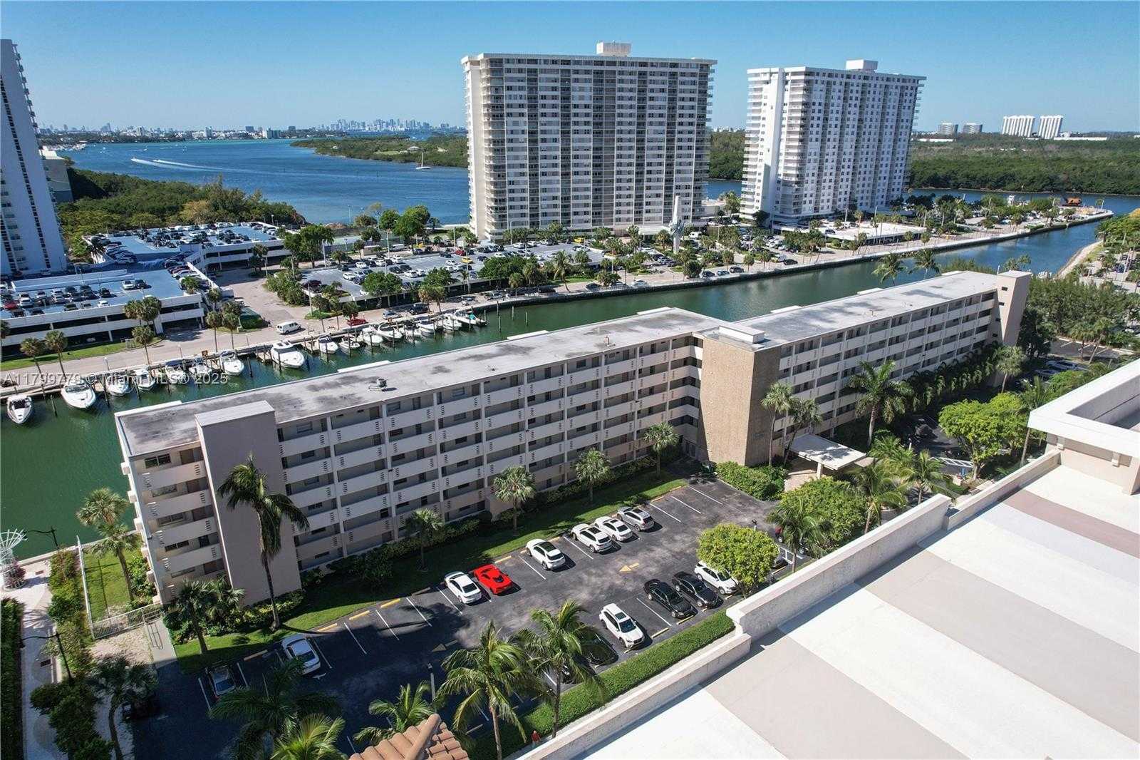 Small Image of 220 KINGS POINT DR #310, Sunny Isles Beach Number 31