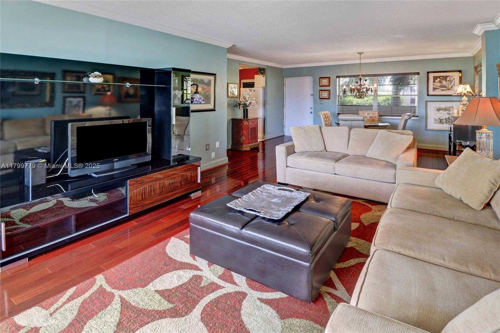 Small Image of 220 KINGS POINT DR #310, Sunny Isles Beach Number 4