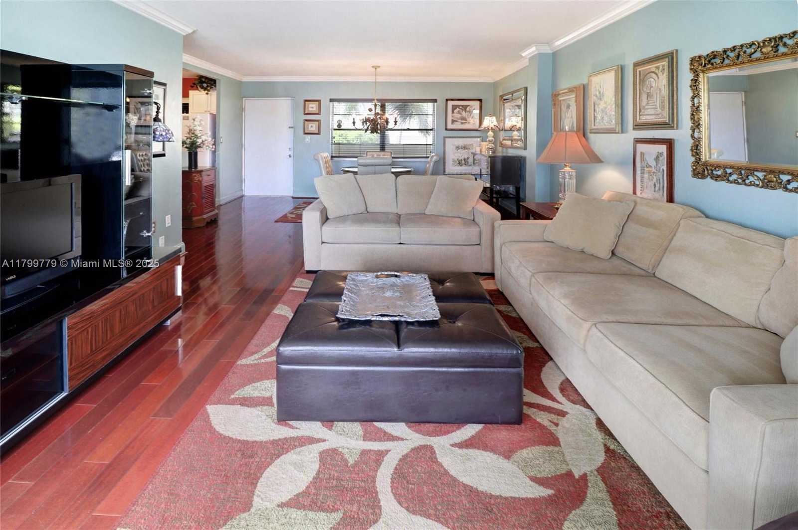 Small Image of 220 KINGS POINT DR #310, Sunny Isles Beach Number 5