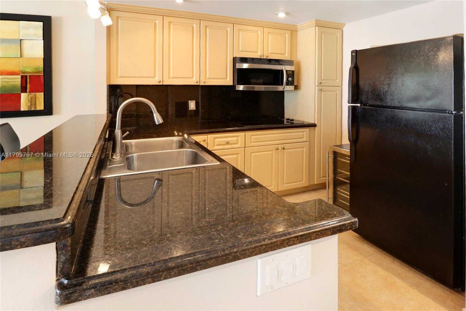 Small Image of 220 KINGS POINT DR #403, Sunny Isles Beach Number 11