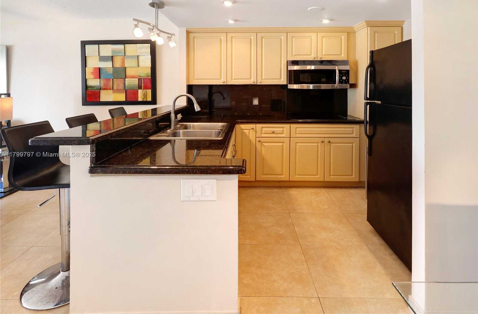 Small Image of 220 KINGS POINT DR #403, Sunny Isles Beach Number 12