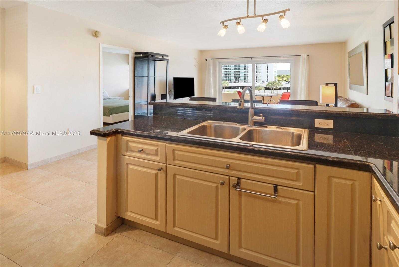 Small Image of 220 KINGS POINT DR #403, Sunny Isles Beach Number 13