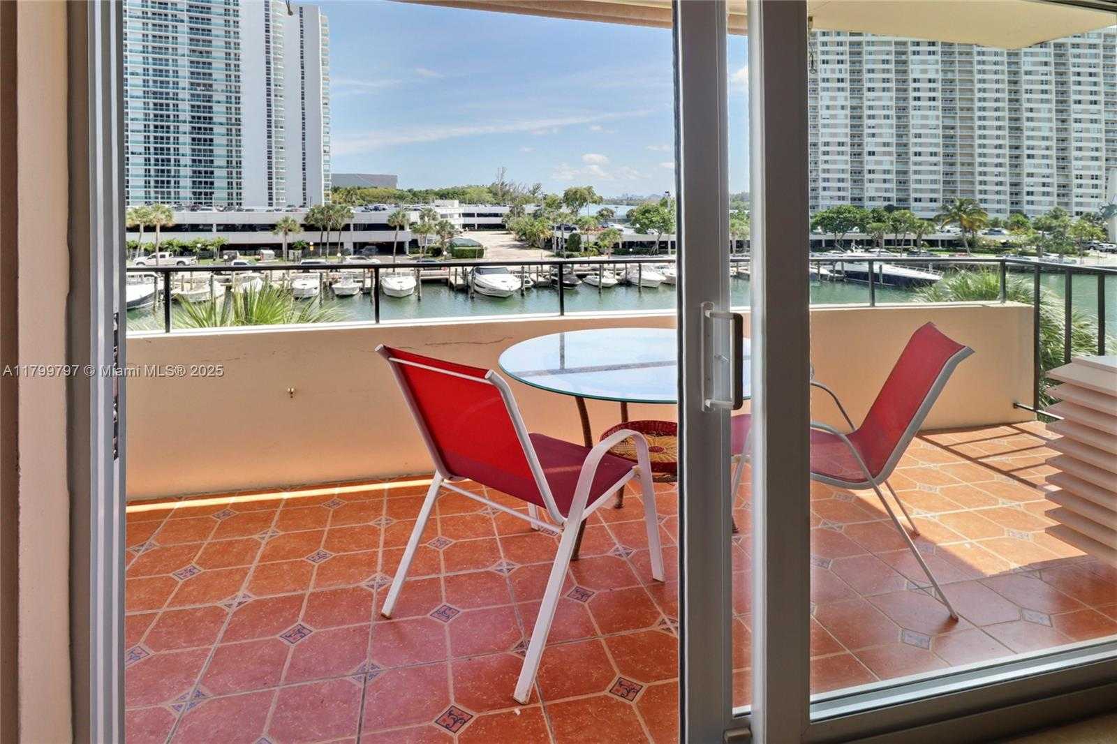 Small Image of 220 KINGS POINT DR #403, Sunny Isles Beach Number 18