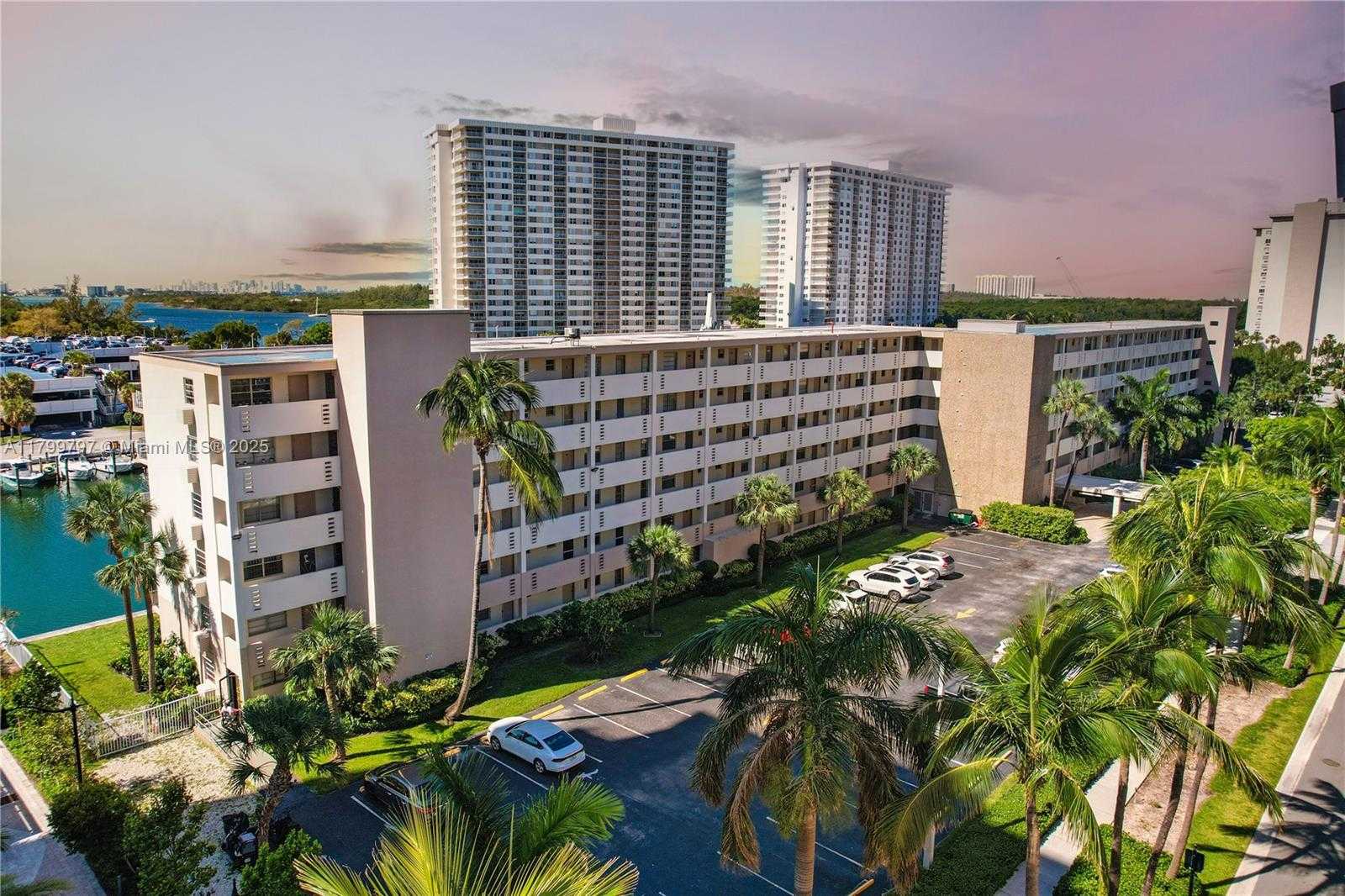 Small Image of 220 KINGS POINT DR #403, Sunny Isles Beach Number 32