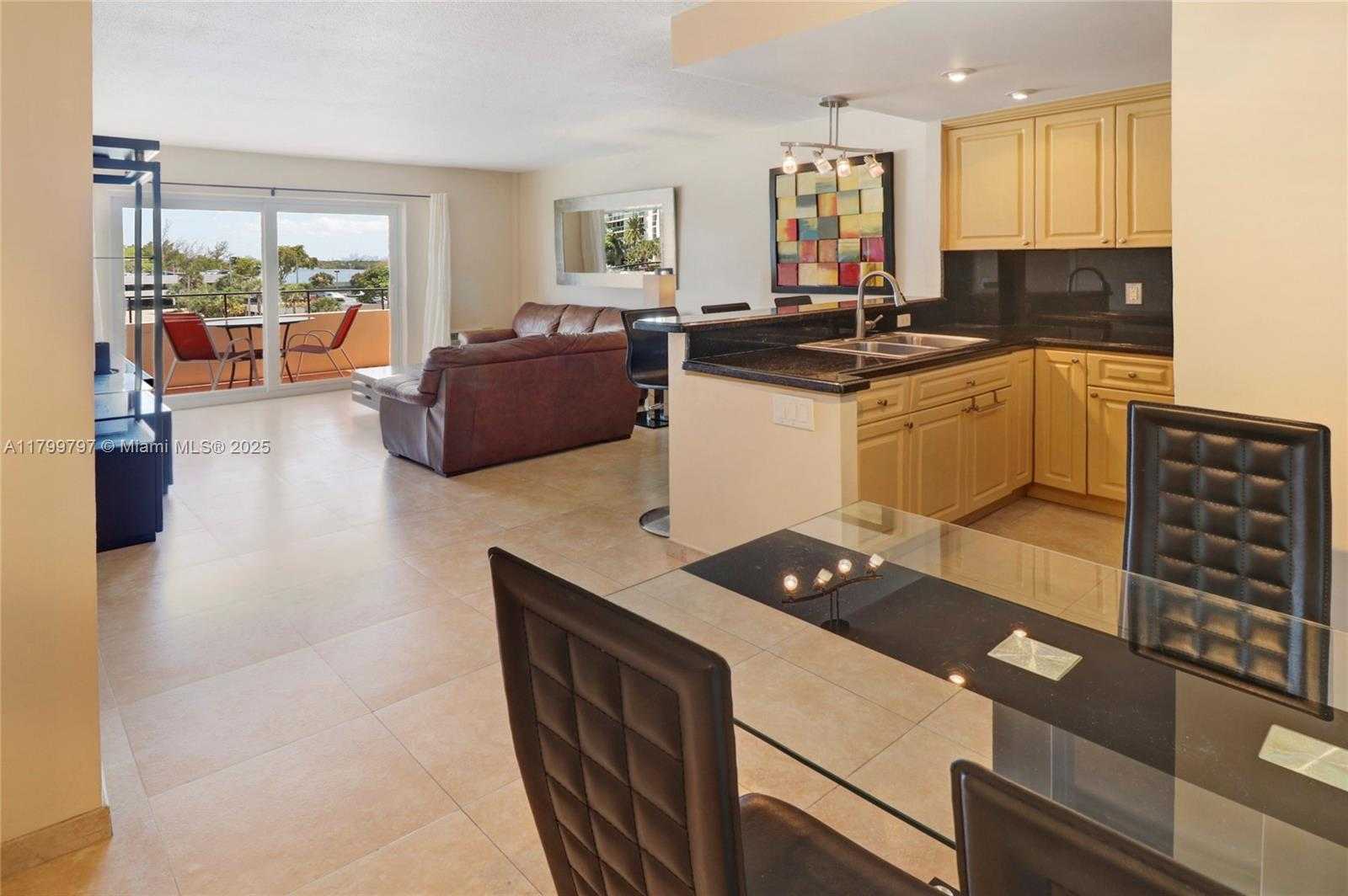 Small Image of 220 KINGS POINT DR #403, Sunny Isles Beach Number 6