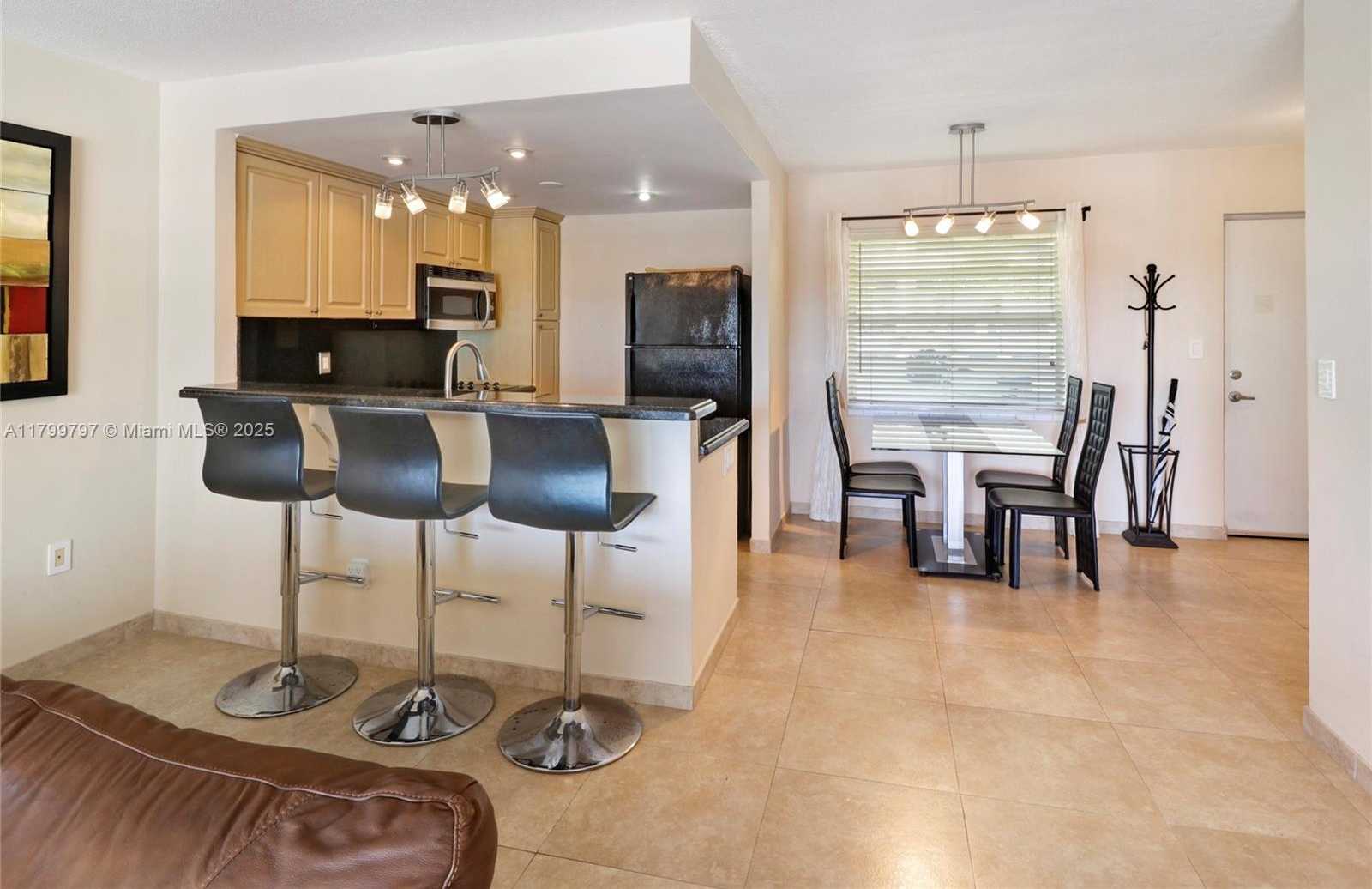 Small Image of 220 KINGS POINT DR #403, Sunny Isles Beach Number 8