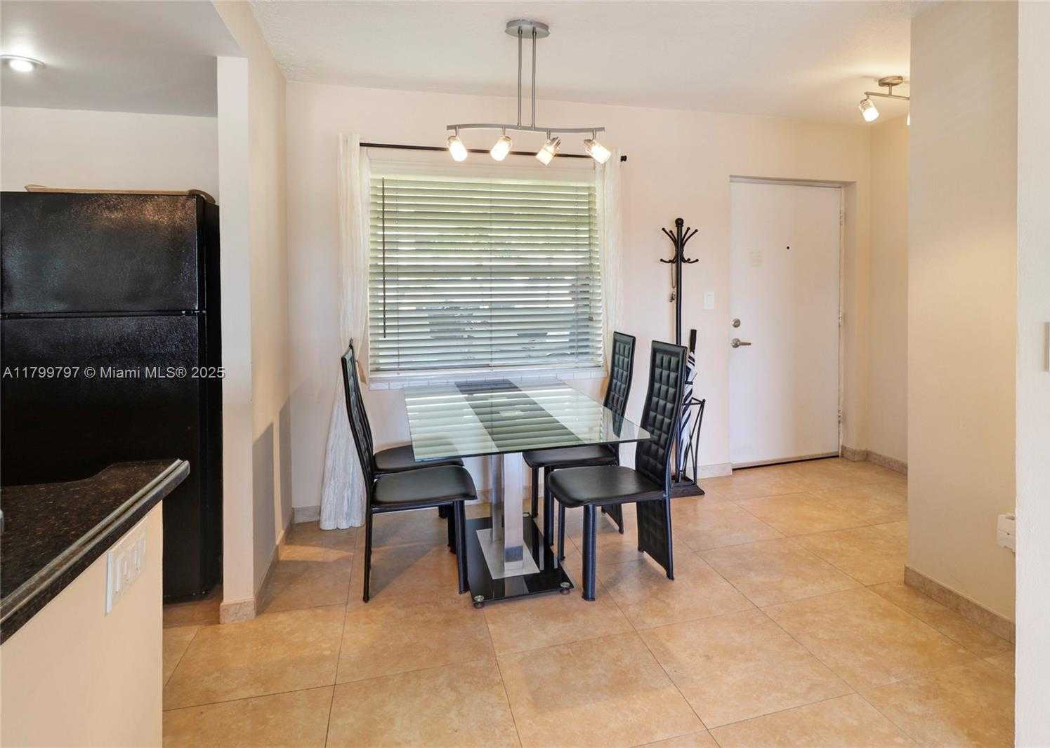 Small Image of 220 KINGS POINT DR #403, Sunny Isles Beach Number 9
